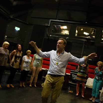 Ian Hooper leading a corporate team experience